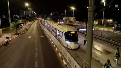 24 км с 34 остановками: метротрамвай в Гуш-Дане совершил первую поездку по всей красной линии