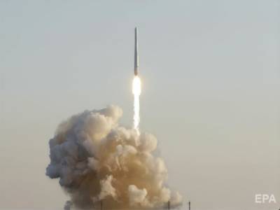 В Южной Корее запустили первую космическую ракету собственного производства. Она не вывела макет спутника на орбиту