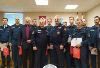 Молодых специалистов пожарной охраны Ленобласти посвятили в профессию