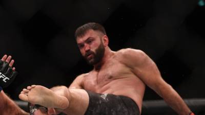Боец UFC Абдурахимов признался, что ещё не делал прививку от коронавируса