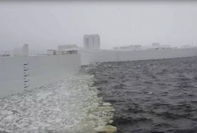 Петербургскую дамбу закроют в ночь на 22 октября из-за угрозы наводнения