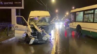 В Петербурге произошло смертельное ДТП с участием маршрутки и иномарки