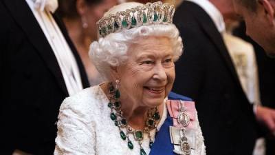 Королева Великобритании провела ночь в больнице, но чувствует себя хорошо