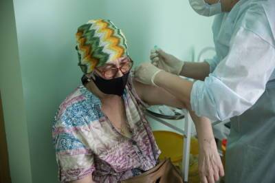 Новый рекорд по вакцинации поставили петербуржцы перед QR-кодами