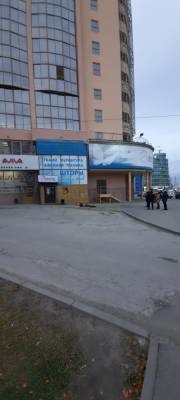 В центре Новосибирска мужчина и женщина погибли после падения из окна