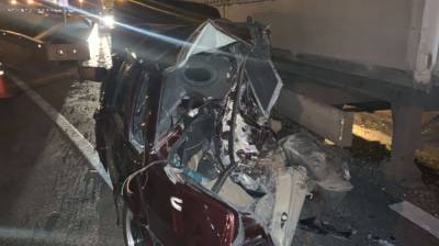 В Воронеже во влетевшей в грузовик легковушке погиб 55-летний автомобилист