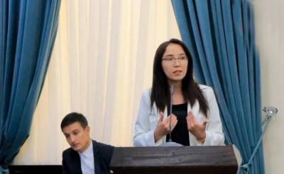 Узбекская журналистка раскритиковала власти за то, что они используют русский язык
