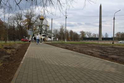 Тротуар отремонтировали в Пскове на Крестовском шоссе