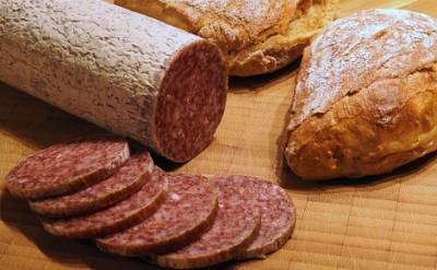 В ближайшее время колбаса и сосиски в российских магазинах могут существенно подорожать