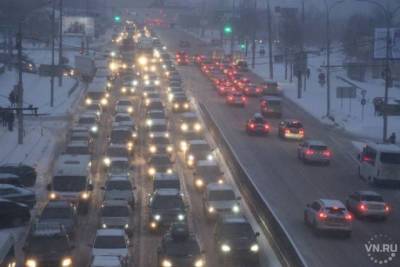 Новосибирские заторы на дорогах объяснили отключенными из-за БКД светофорами