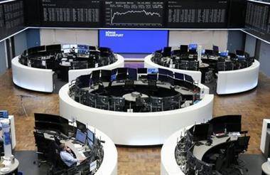 Европейские акции растут на фоне отчетности, снижения тревог об Evergrande