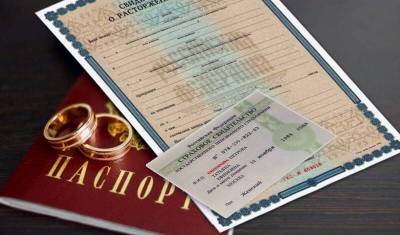 Во время локдауна в центрах госуслуг Москвы очно будут регистрировать только разводы