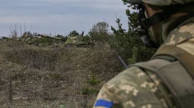 Боевики обстреляли украинские позиции на Донбассе, ранен военный