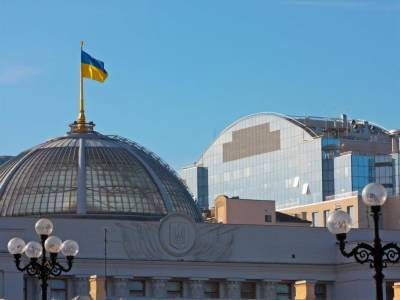 12 украинских нардепов взяли себе в помощники родственников коллег по парламенту – "Схемы"