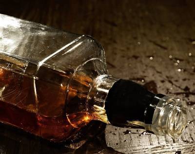 Массовое отравление суррогатным алкоголем в Москве привело к смерти