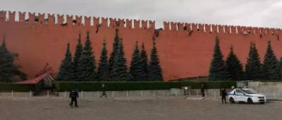 В Москве из-за ураганного ветра «пострадала» Кремлевская стена