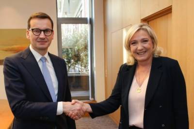 Премьер Польши тайно встретился с Марин Ле Пен