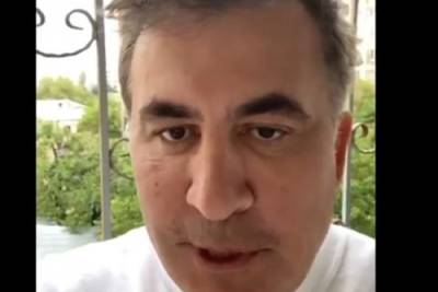 Саакашвили записал видеопослание в контейнере с продуктами