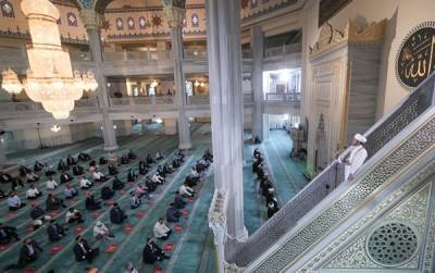 Мусульмане смогут посещать службы в мечетях во время нерабочей недели