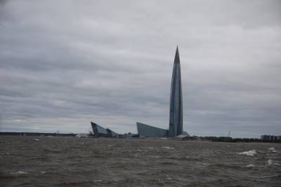 Жителям Петербурга сообщили, когда пройдут пики «двугорбого циклона» и что ждать после него