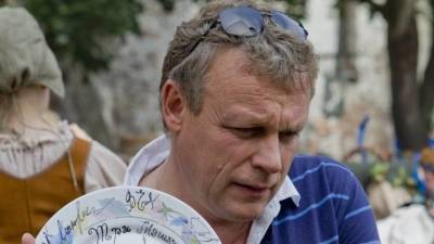 Актер Жигунов напомнил о смертях артистов в отечественном кино после трагедии с Болдуином