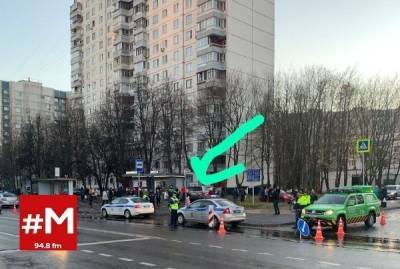 В Москве автомобиль наехал на женщину с детьми