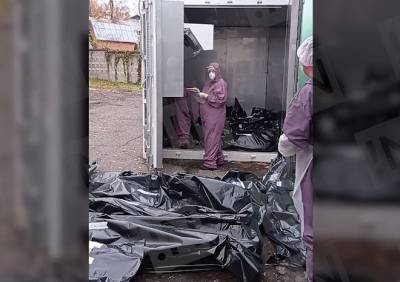 В Иванове у морга заметили лежащие на земле пакеты с трупами