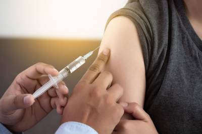 Более 17 тысяч петербуржцев привились первым компонентом вакцины за сутки