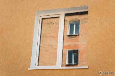 Жительница Новосибирска выбросилась из окна многоэтажки