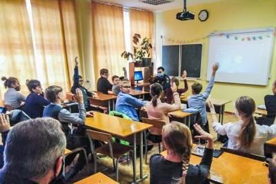 В псковском лицее провели открытый урок по гражданской обороне