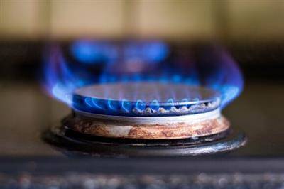 Цена фьючерсов на газ в Европе в пятницу незначительно снизилась, удержавшись выше $1050