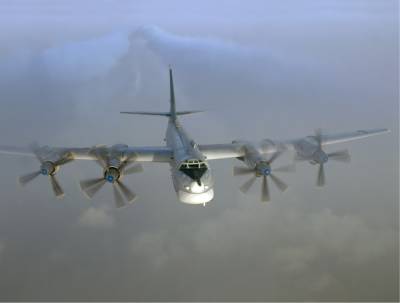 Стратегические бомбардировщики ВКС России патрулировали северные границы