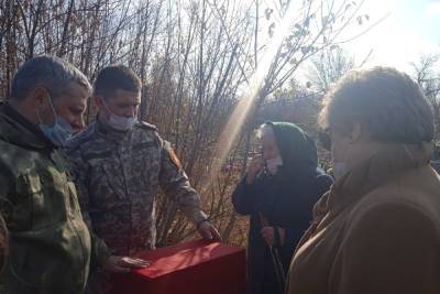 Найденного под Тулой солдата похоронили в Воронежской области рядом с женой