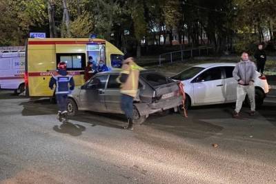 На Шехурдина столкнулись 9 авто: пять человек пострадали