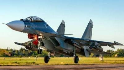 Российские Су-30СМ сорвали учения бомбардировщиков США около Крыма