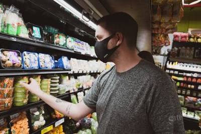 Названы последствия отказа от ношения маски в магазинах