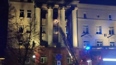 В Красноярске загорелось здание правительства края