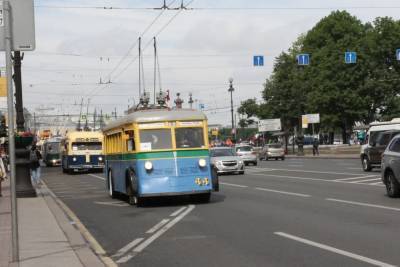 В Петербурге из-за коронавируса отменили парад ретротроллейбусов