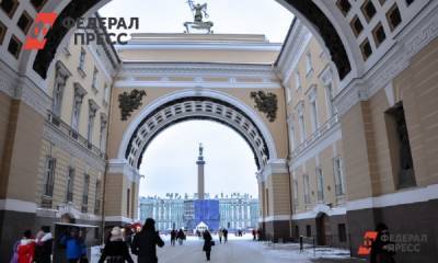 В Петербурге вслед за Москвой введут жесткие антиковидные меры