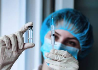 Минздрав разрешил одновременно вакцинировать россиян от коронавируса и гриппа