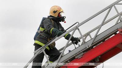 При пожаре квартиры в Пинске работники МЧС спасли мужчину
