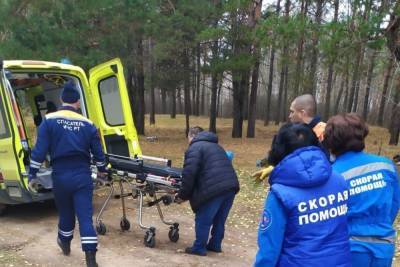 Спасатели в Казани помогли упавшей в овраг женщине