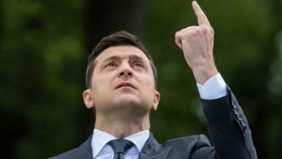 Еще не веник, но уже не букет: почему проседают рейтинги президента Зеленского