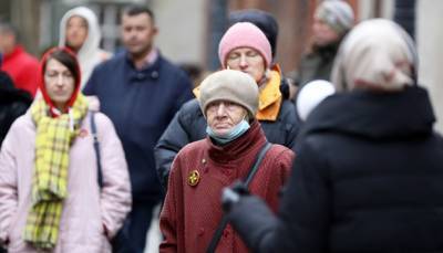 Привитые латвийцы старше 60 лет будут получать до апреля пособие в € 20