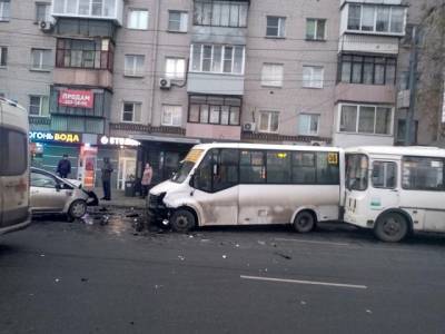 В Челябинске пьяный водитель протаранил маршрутки с пассажирами