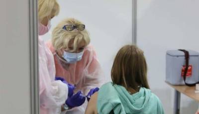 Шкарлет назвал количество украинских учителей, которые вакцинировались от коронавируса