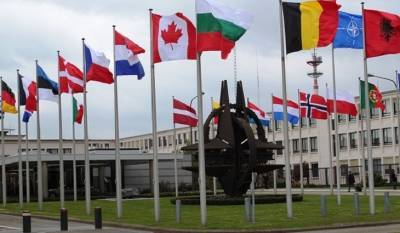 НАТО намерено бросить украинцев в пекло войны
