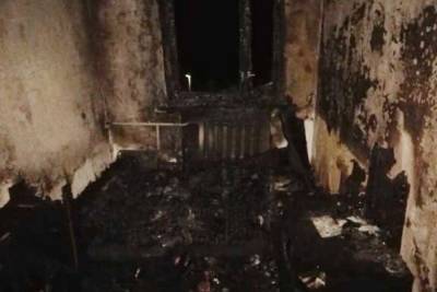 В Рославле пожарные оперативно потушили горящую комнату