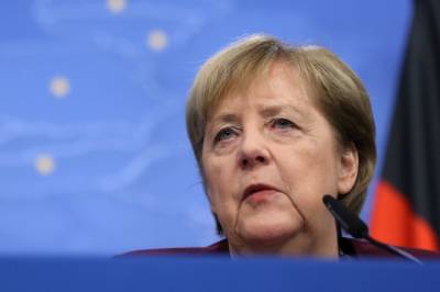 Меркель сообщила, что в 2001 году осознала наличие разногласий с Путиным