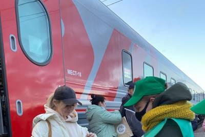 150 туристов, путешествующих на поезде по «Серебряному маршруту», приехали в Псков